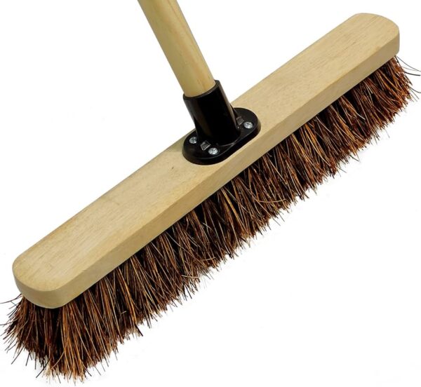 Broom + handle Hard – Wooden – 4 Units